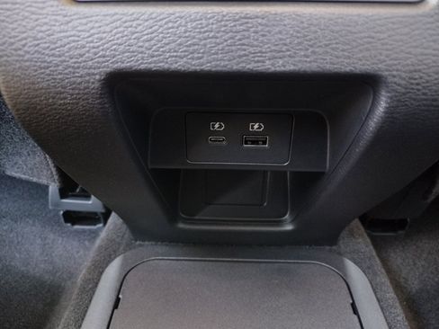 New 2025 Mitsubishi Outlander SE image 27