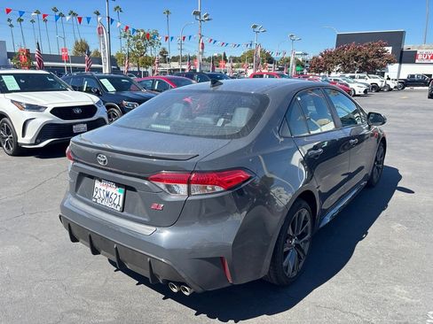 Used 2025 Toyota Corolla SE FWD image 4