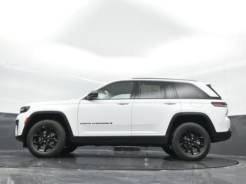 New 2026 Jeep Grand Cherokee Laredo image 30