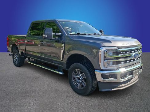 Used 2024 Ford F250 Lariat w/ FX4 Off-Road Package AWD/4WD image 3
