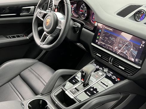 Certified 2022 Porsche Cayenne Platinum Edition image 14