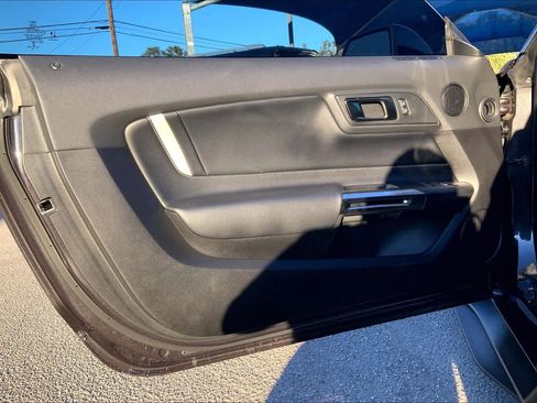 Used 2022 Ford Mustang Shelby GT500 w/ Carbon Fiber Track Pack image 21