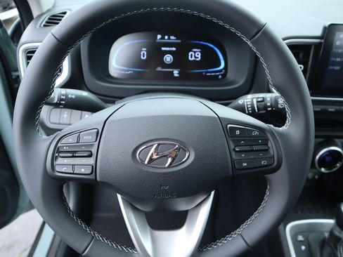 New 2026 Hyundai Venue SEL FWD image 3