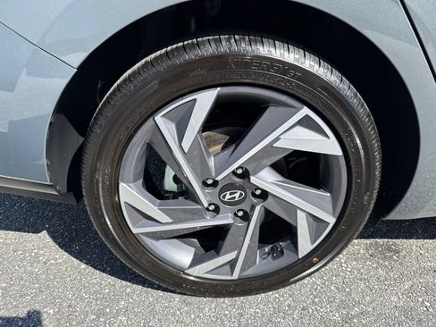 Certified 2026 Hyundai Elantra Limited FWD image 9