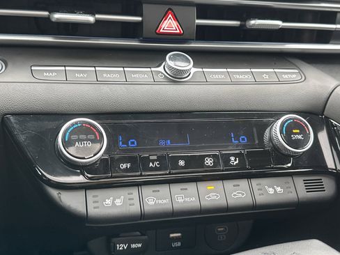 Used 2025 Hyundai Elantra Limited image 26