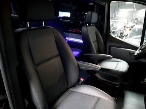 Used 2022 Mercedes-Benz Sprinter 2500 image 9