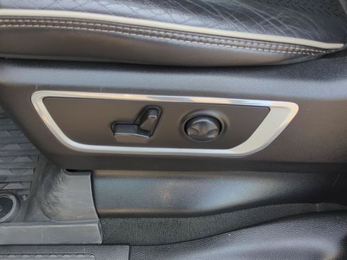 Used 2023 RAM 1500 Laramie AWD/4WD image 15