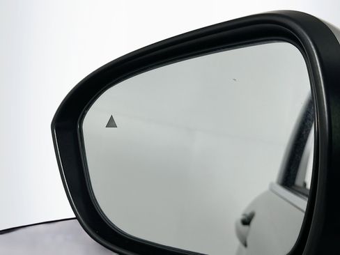 Used 2024 Mitsubishi Outlander SE image 16