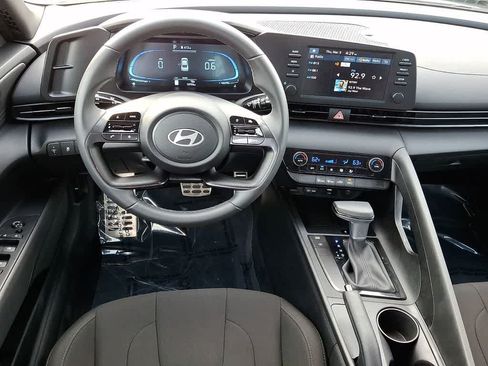 Certified 2025 Hyundai Elantra Sport FWD image 10