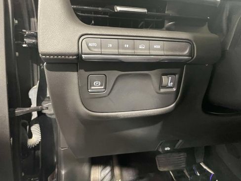 Used 2023 Cadillac Escalade Premium Luxury AWD/4WD image 22