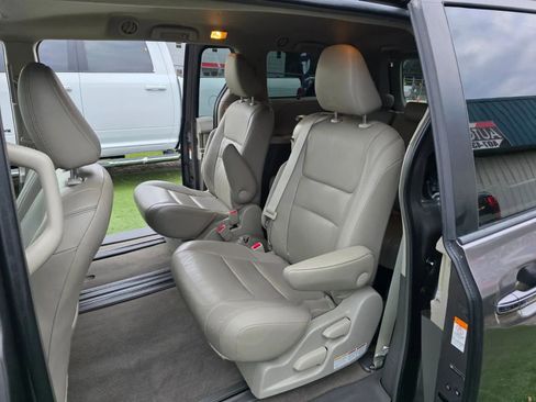 Used 2015 Toyota Sienna XLE image 13