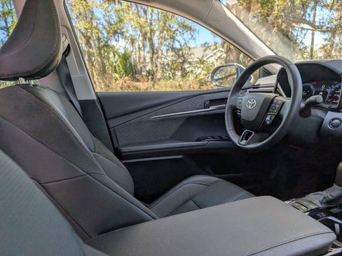 Used 2025 Toyota Camry XLE image 13