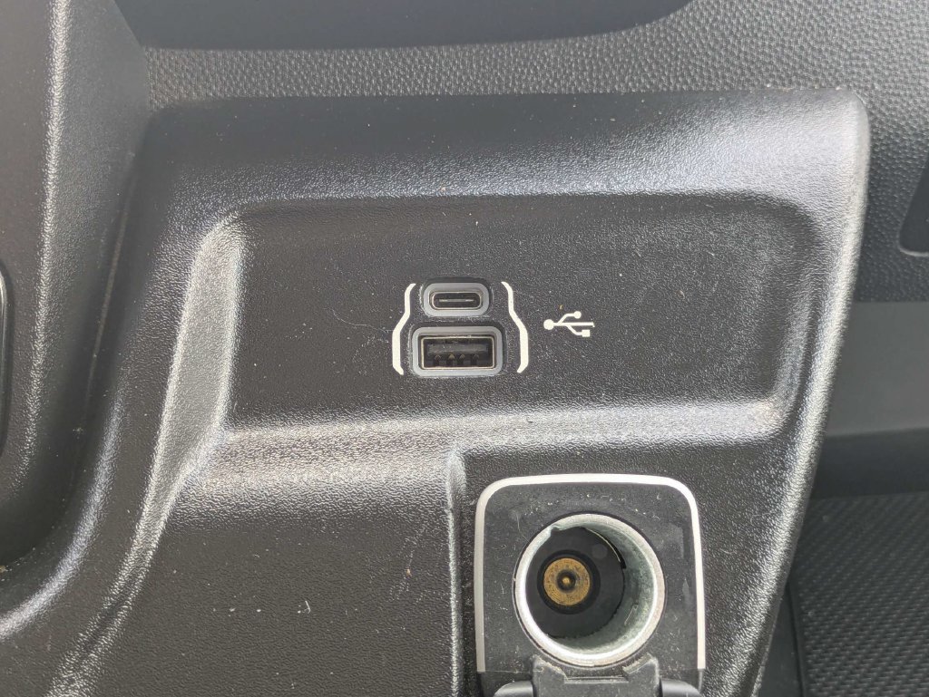 Used 2025 RAM ProMaster 2500 w/ Convenience Group FWD image 22