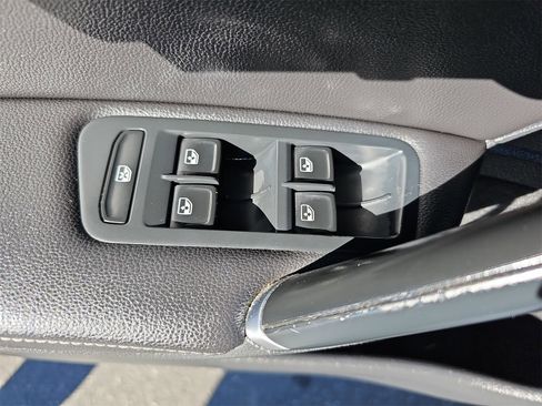 Used 2017 Volkswagen Golf Wolfsburg Edition image 25