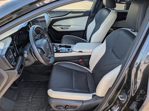 Used 2024 Lexus NX 350h AWD w/ Vision Package image 2