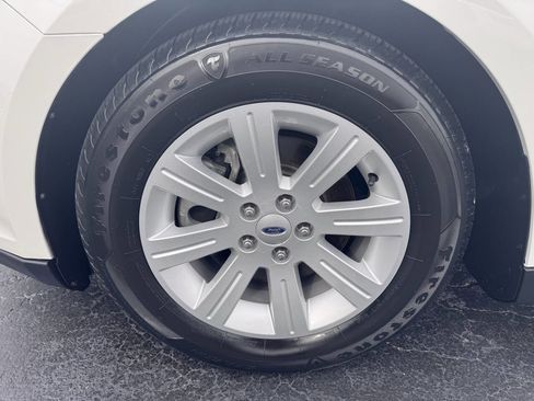 Used 2011 Ford Taurus SE image 12