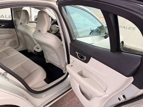 Used 2019 Volvo S60 T6 Momentum image 21