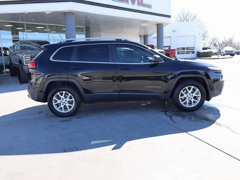 Used 2018 Jeep Cherokee Latitude AWD/4WD image 7