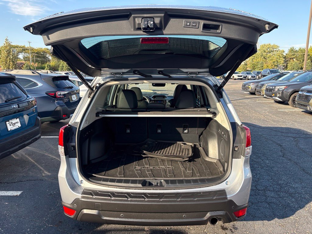Used 2023 Subaru Forester Limited AWD/4WD image 7