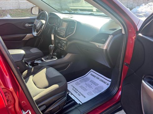 Used 2017 Jeep Cherokee Sport w/ Cold Weather Group image 28