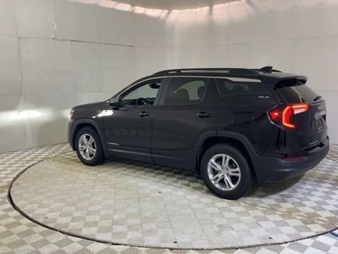 Used 2024 GMC Terrain SLE w/ Driver Convenience Package FWD image 6