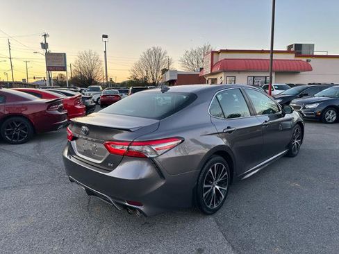 Used 2019 Toyota Camry LE image 5