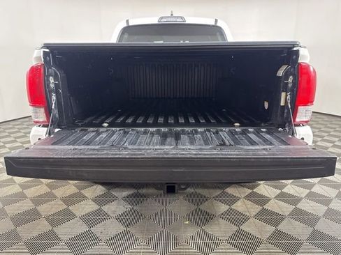 Used 2016 Toyota Tacoma TRD Off-Road w/ Premium & Technology Package image 19