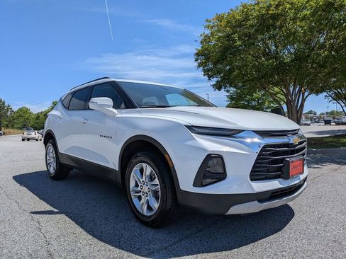 Used 2022 Chevrolet Blazer LT FWD image 2