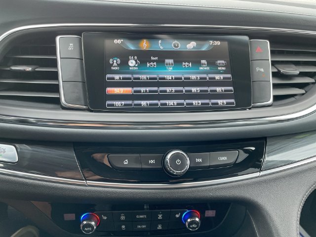 Used 2018 Buick Enclave Essence FWD image 21