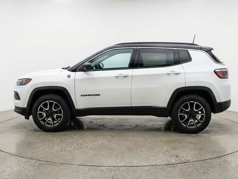 Used 2025 Jeep Compass Trailhawk AWD/4WD image 5