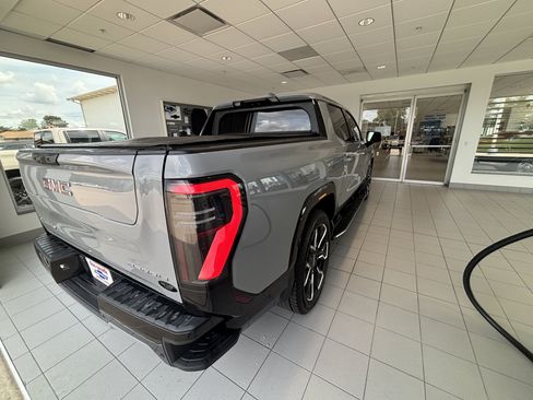 Used 2026 GMC Sierra EV Denali AWD/4WD image 7