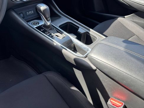 Used 2025 Nissan Sentra SV FWD image 39