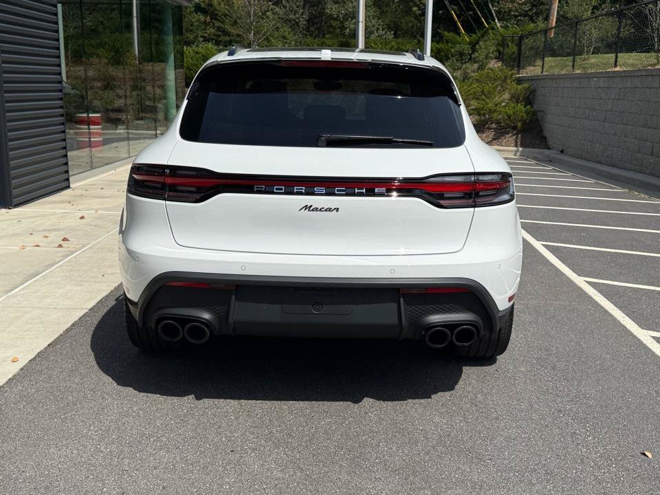 Certified 2026 Porsche Macan AWD/4WD image 6