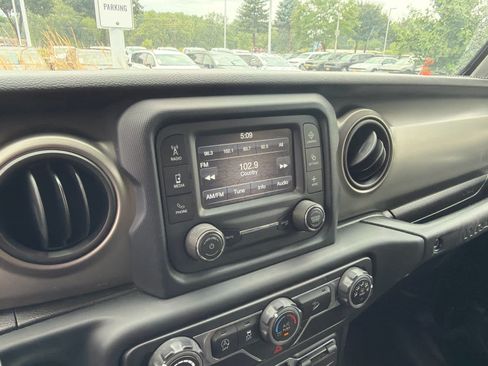 Used 2018 Jeep Wrangler Unlimited Sport S AWD/4WD image 8
