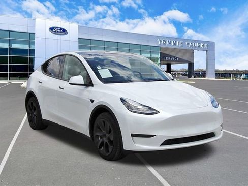 Used 2023 Tesla Model Y Long Range AWD/4WD image 6