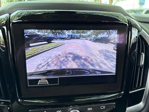 Used 2021 Chevrolet Traverse LT AWD/4WD image 32