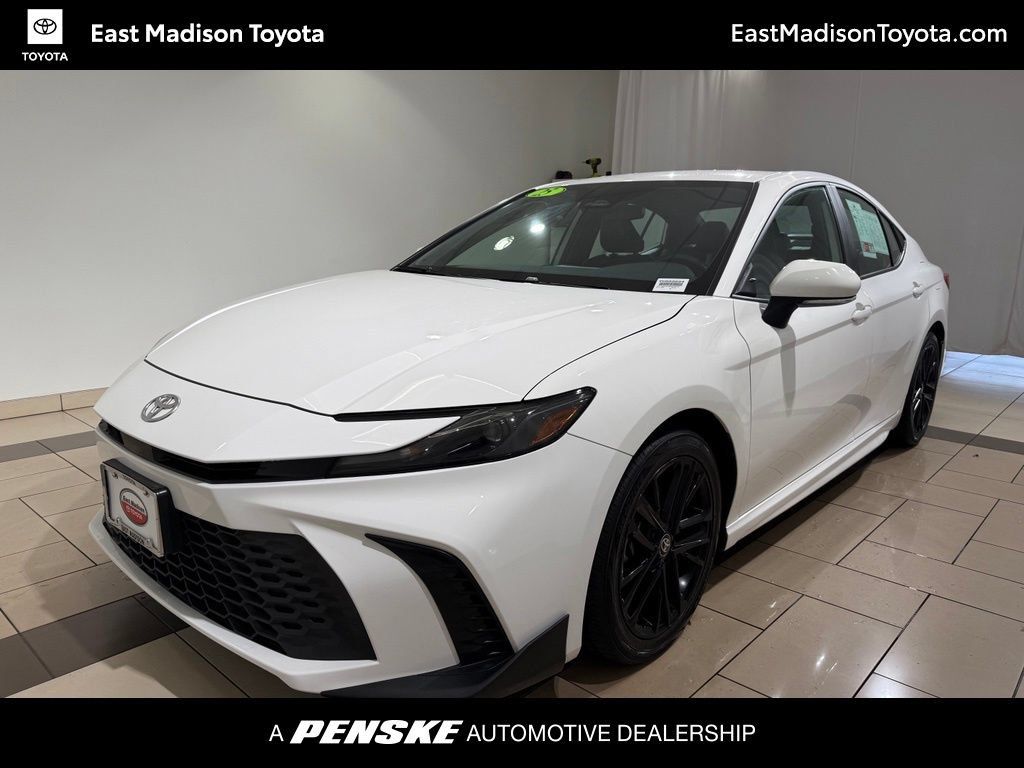 Used 2025 Toyota Camry SE FWD image 1