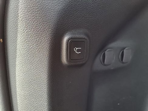 Used 2020 Jeep Cherokee Limited image 28