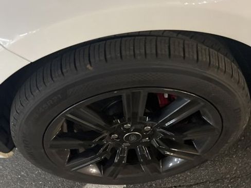 Used 2018 Land Rover Range Rover Sport HSE Dynamic image 3