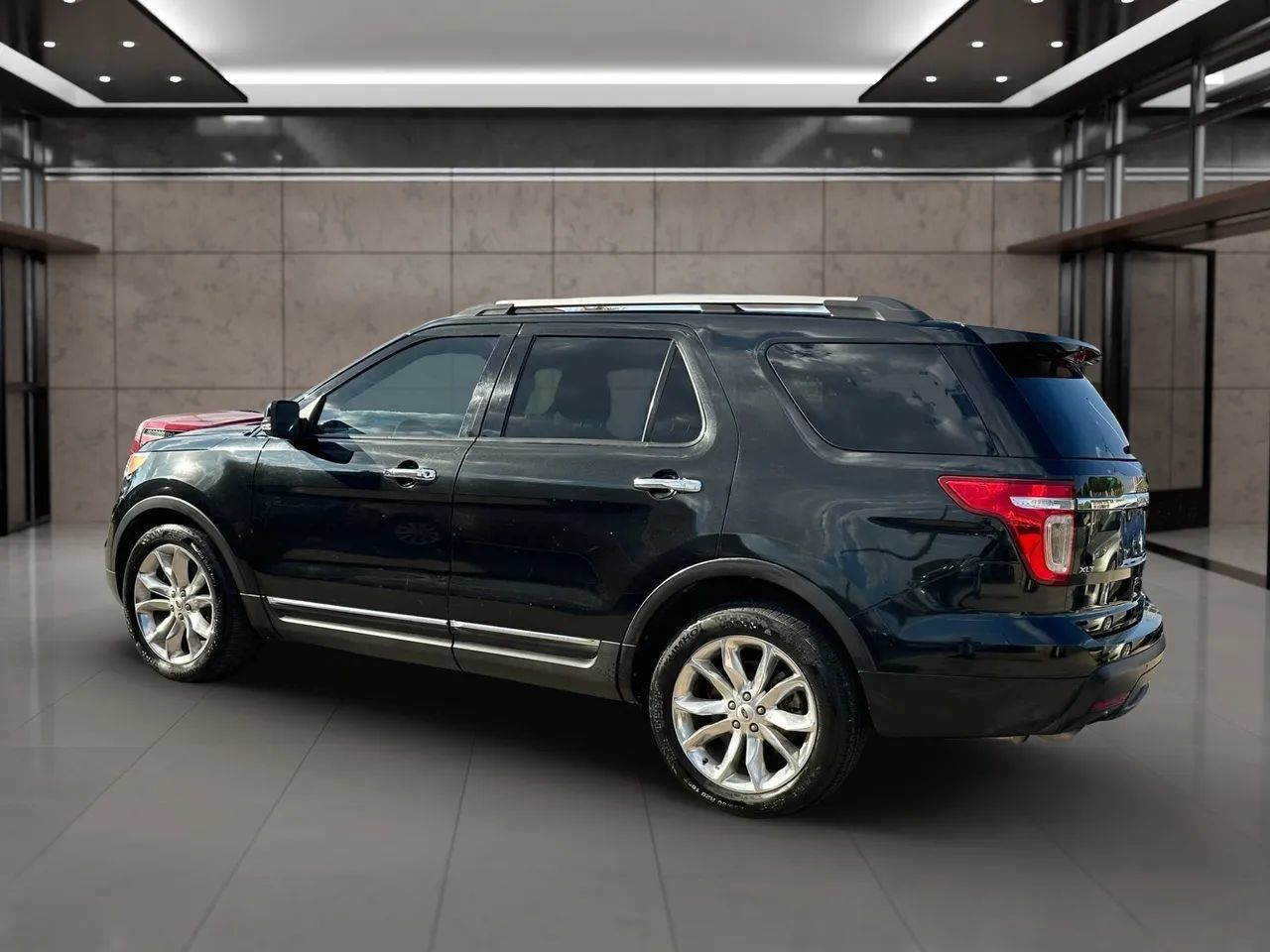 Used 2013 Ford Explorer XLT FWD image 16