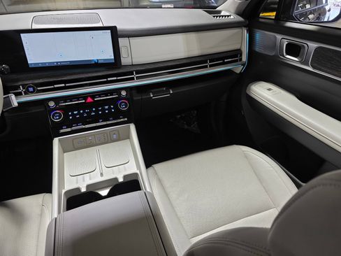 Certified 2025 Hyundai Santa Fe Limited FWD image 18