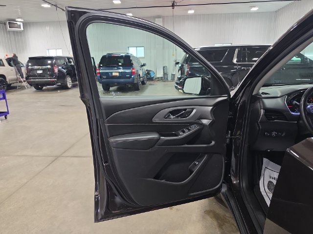 Used 2019 Chevrolet Traverse LT FWD image 24