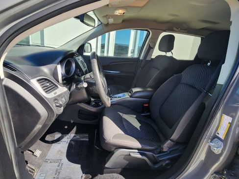 Used 2019 Dodge Journey SE FWD image 10