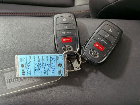 Used 2025 Toyota Prius Plug-In Hybrid w/ Limited Premium Package FWD image 30