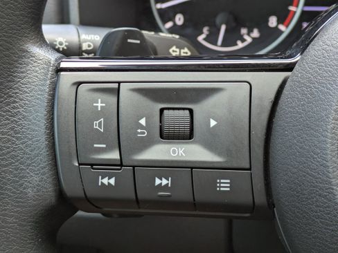 Used 2023 Nissan Rogue SV FWD image 22