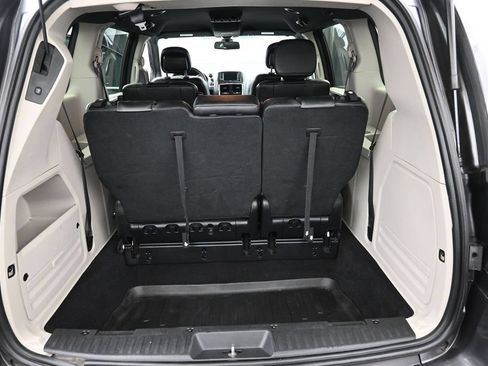 Used 2020 Dodge Grand Caravan SXT FWD image 11