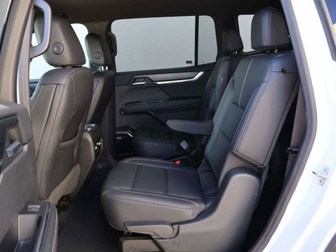 Used 2024 GMC Acadia Elevation image 10