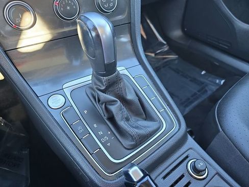 Used 2020 Volkswagen Golf 4-Door image 28