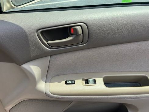 Used 2004 Toyota Camry LE FWD image 25