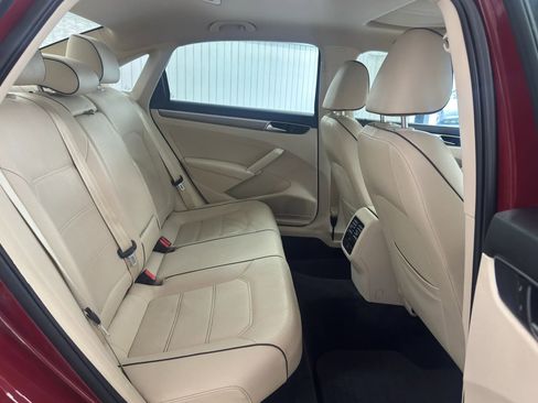 Used 2017 Volkswagen Passat 1.8T SE image 11